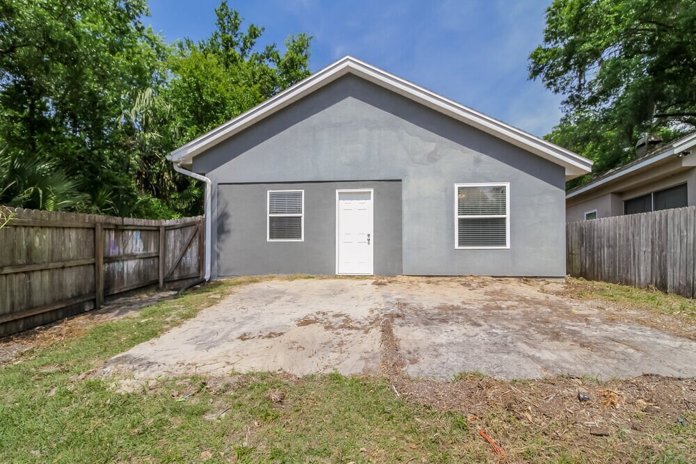 Building Photo - 31074 Lochmore Cir