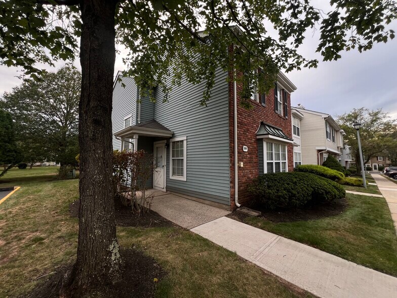 Building Photo - 384 Inwood Ct