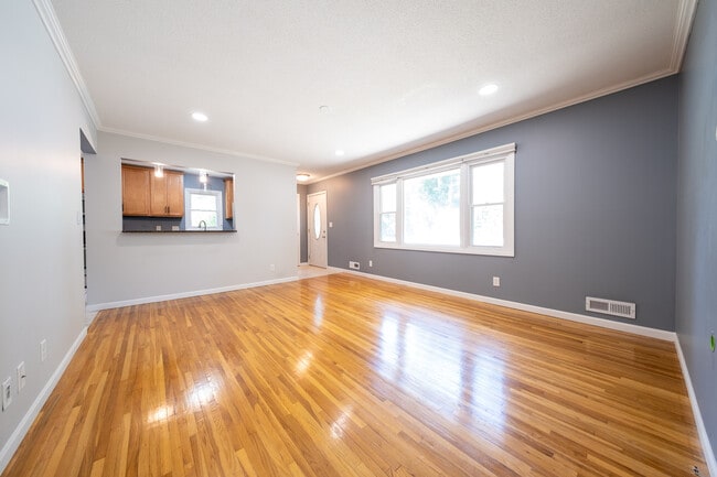 Building Photo - 2817 W 109th St
