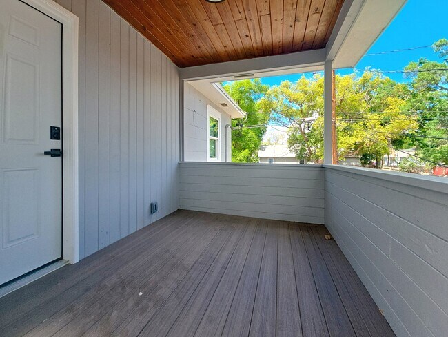 Building Photo - 1035 15th Ave S