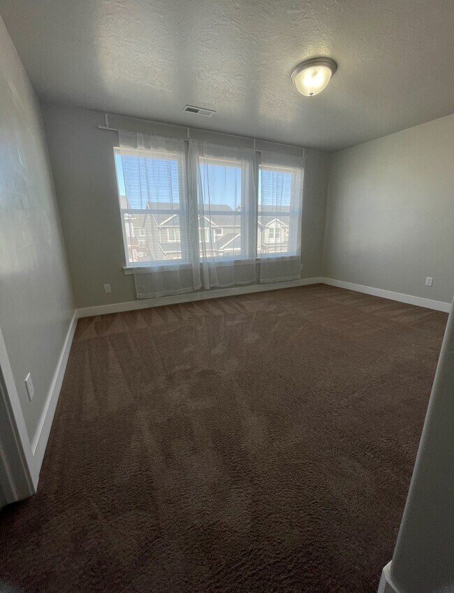 Building Photo - 3947 W 1750 N