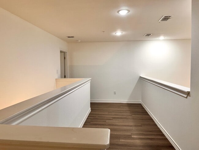 Building Photo - 9913 Kaspar Dr