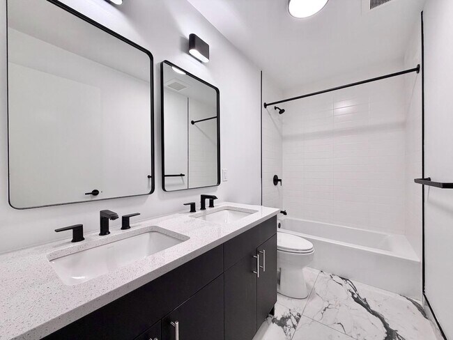 Building Photo - 375 Monmouth St