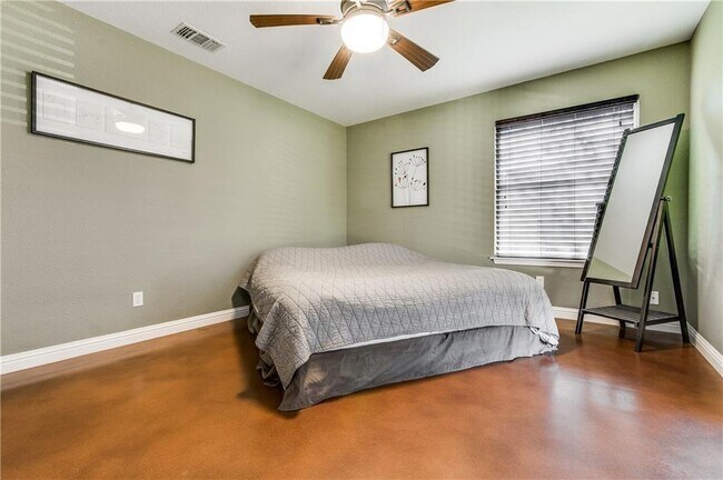 Building Photo - 1302 River Ridge Dr