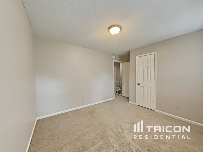 Building Photo - 120 Kenton Dr