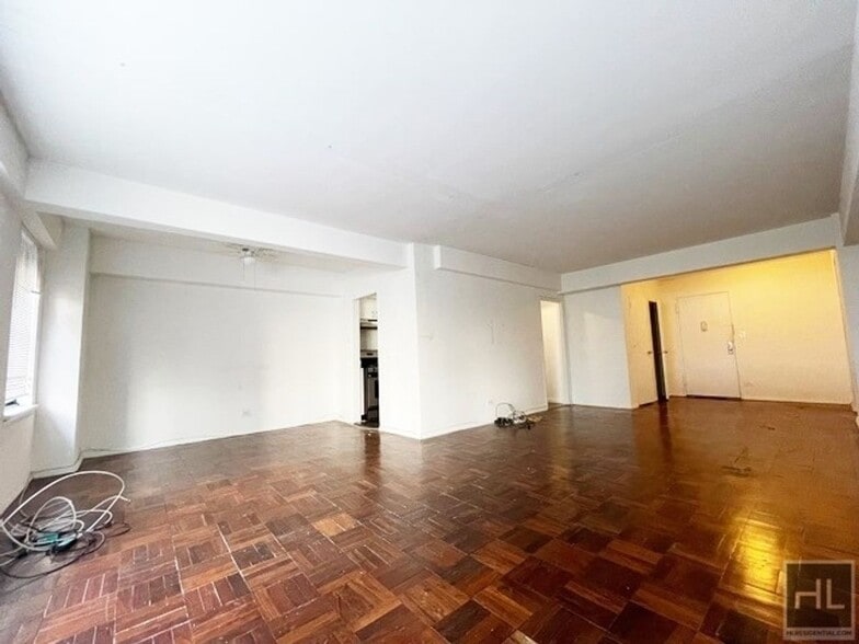 Primary Photo - EAST 57 STREET