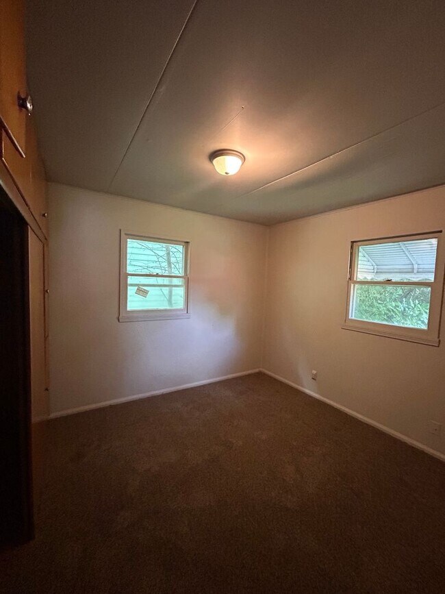 Building Photo - 3024 Holton Ave
