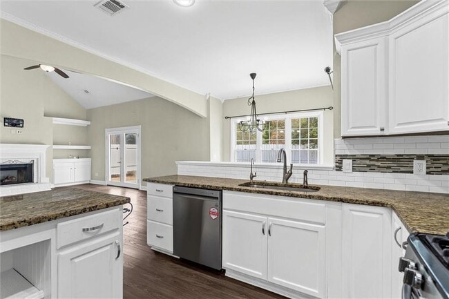 Building Photo - 11395 Brookhollow Trail