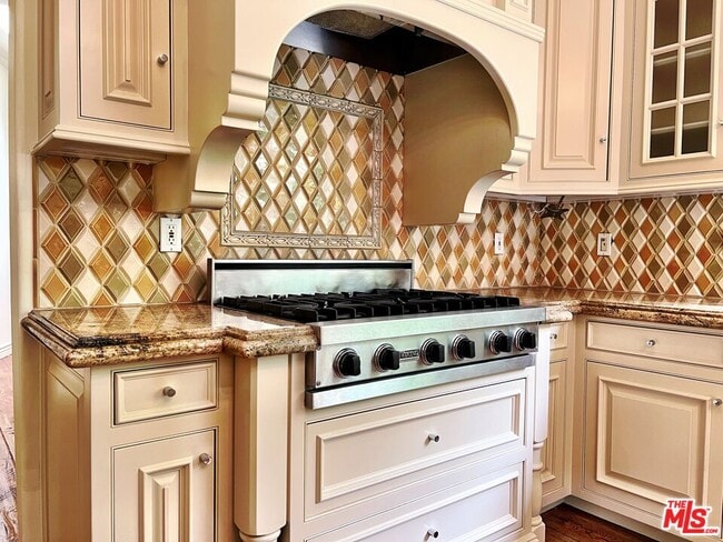 Building Photo - 9530 Hidden Valley Rd