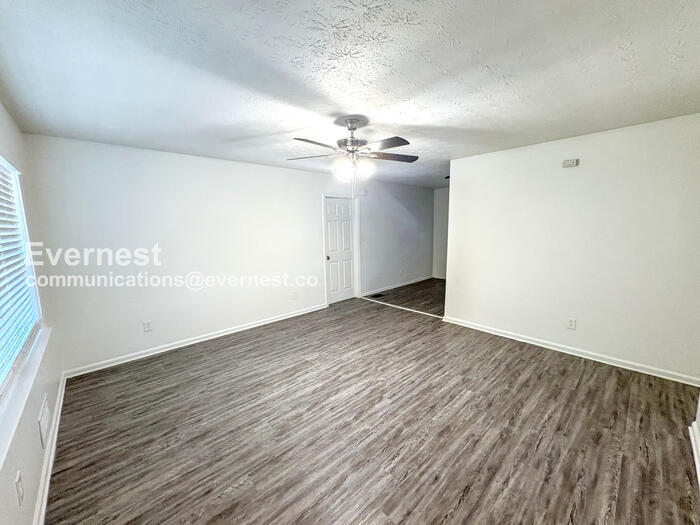 Building Photo - 10085 Brass Ring Rd