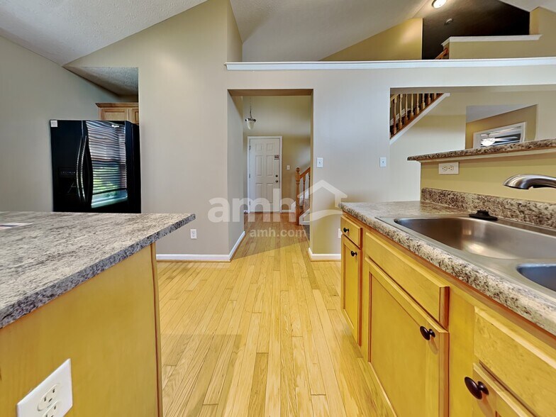 Building Photo - 439 Parkview Ct