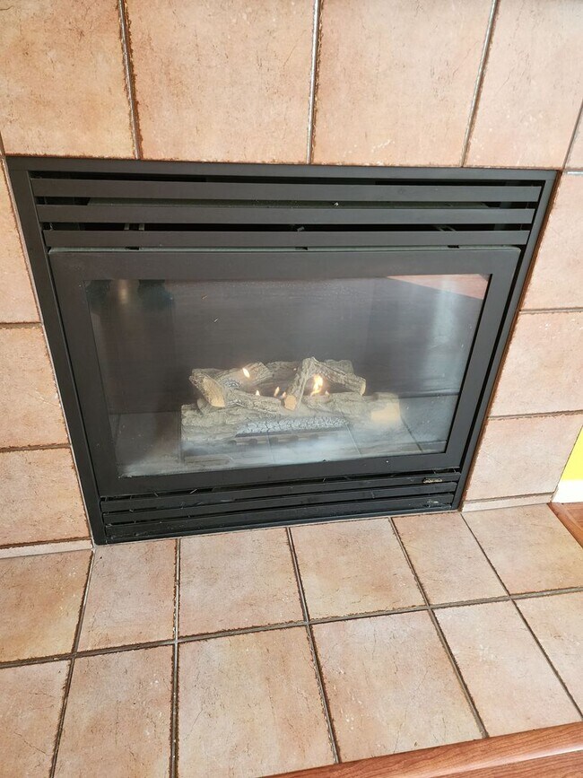 Building Photo - 5 Bedroom 3 Bathroom with 3 car Garage in the Sylvan School District