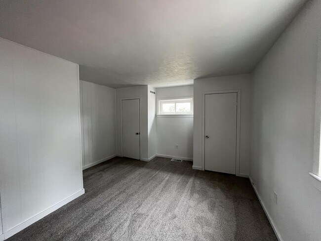 Building Photo - 2235 Middle St