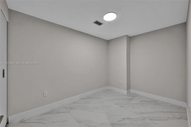 Building Photo - 700 NE 24th St