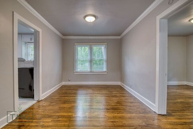 Building Photo - MOVE IN SPECIAL!!