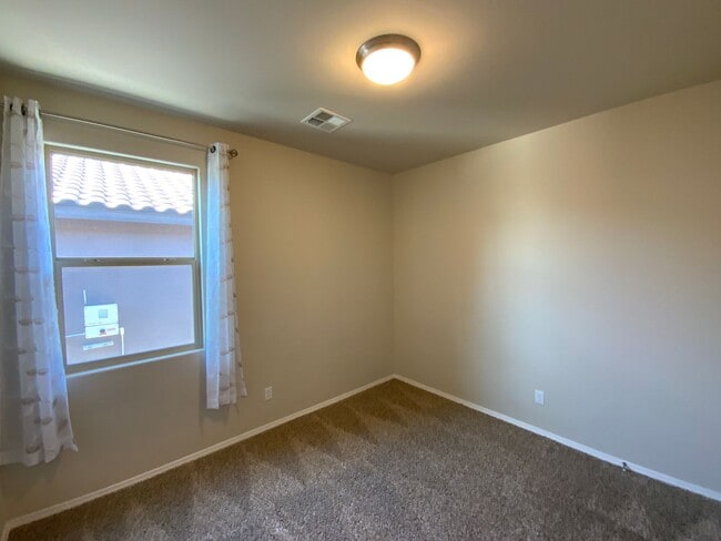 Building Photo - 4 Bedroom Single Story Home Available Near...