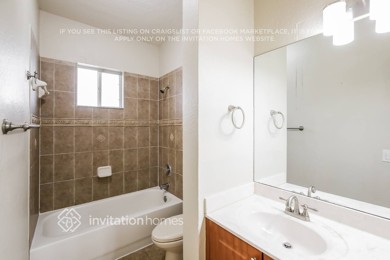 Building Photo - 8899 N Isles Cir