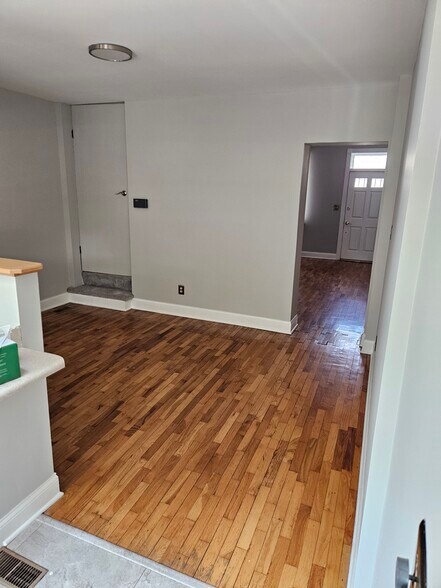 Building Photo - 35 E Hoster St