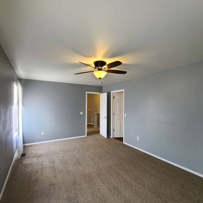 Building Photo - Beautiful home in Briargate Fairfax - D20 - ready to move in NOW!