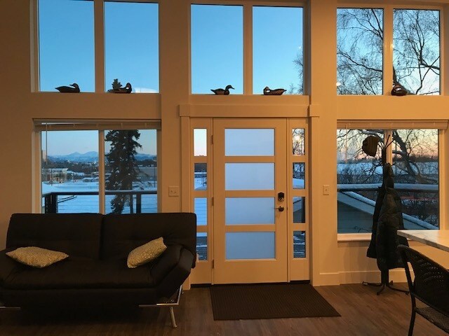 Building Photo - 343 W 12th Ave