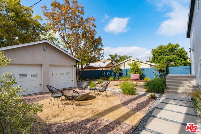 Building Photo - 1460 Yosemite Dr