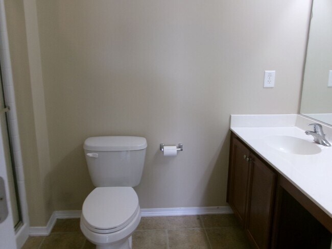 Building Photo - 3 bedroom, 3 bath townhome in Kiskadee Parke
