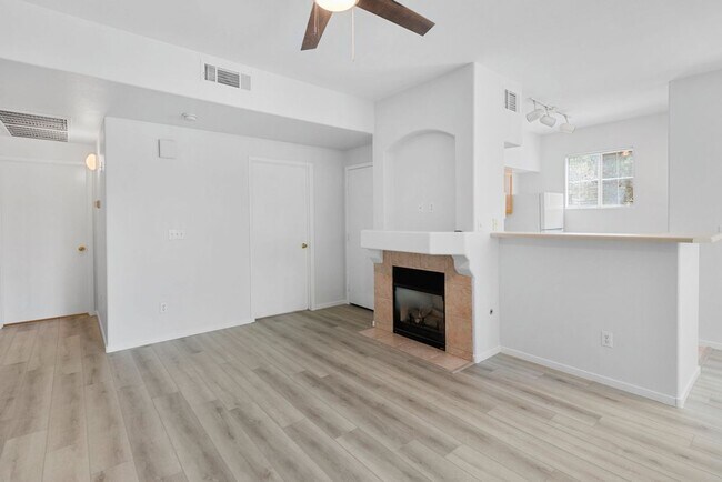 Building Photo - *VERY NICE CONDO IN GATED COMMUNITY !