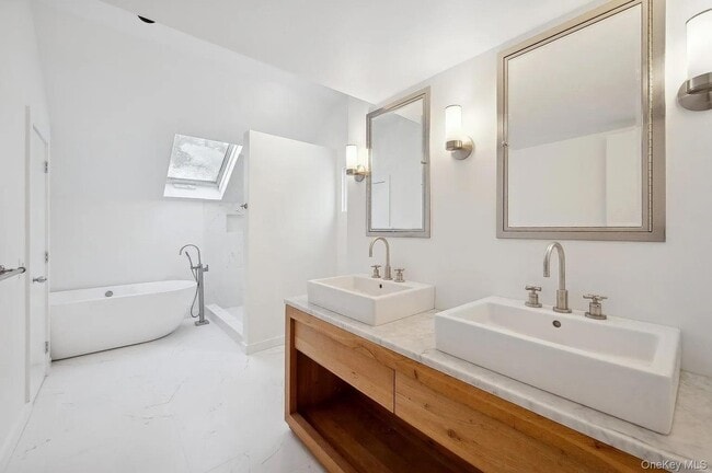 Building Photo - 33 Oakhill Ln