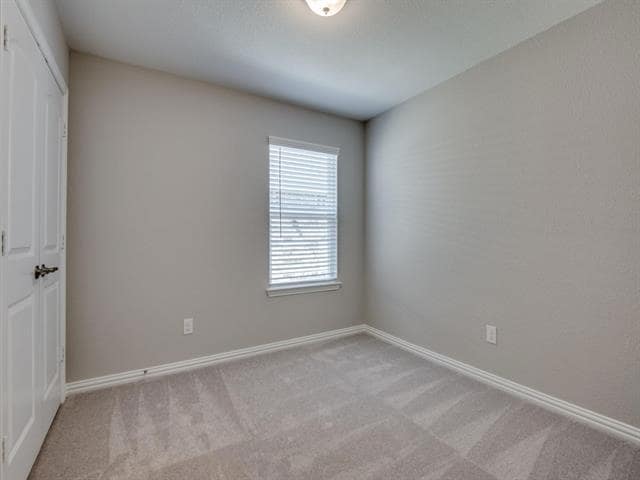 Building Photo - 7608 Parade Dr