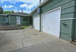 Building Photo - 18616 Sandy Rd
