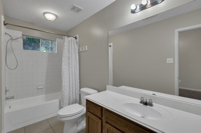 Building Photo - 318 Paradise Ln