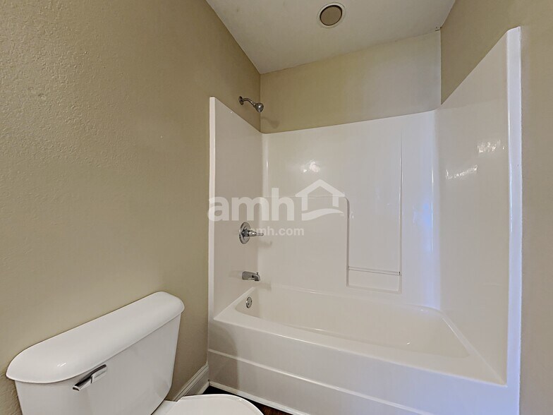 Building Photo - 5826 Matalin Ln