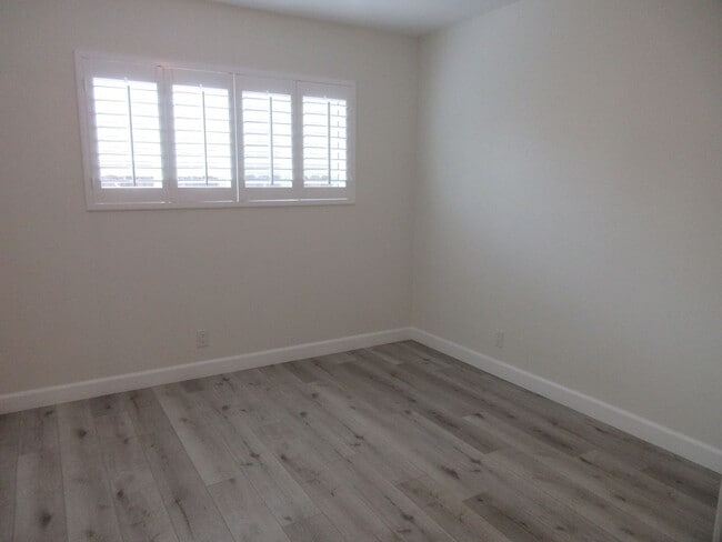 Building Photo - Beautifully updated Porter Ranch 3bed / 2 bath Home on Canby