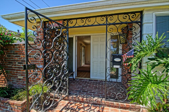 Building Photo - ***$500 OFF FIRST MONTHS RENT*** SPACIOUS, BRIGHT & AIRY, 3BR2BA HOME W/ GREAT OUTDOOR SPACE, LAR...