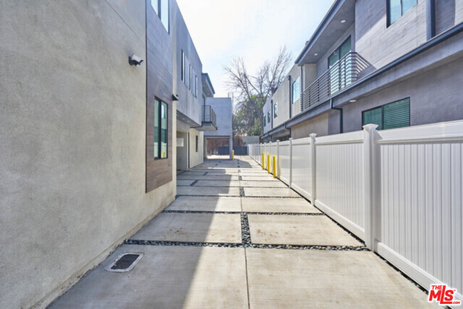 Building Photo - 13928 Bessemer St