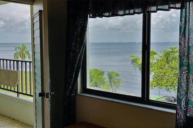Building Photo - 1500 Park Beach Cir