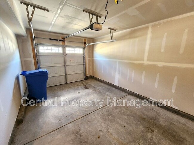 Building Photo - 165 Sarnesfield Wy