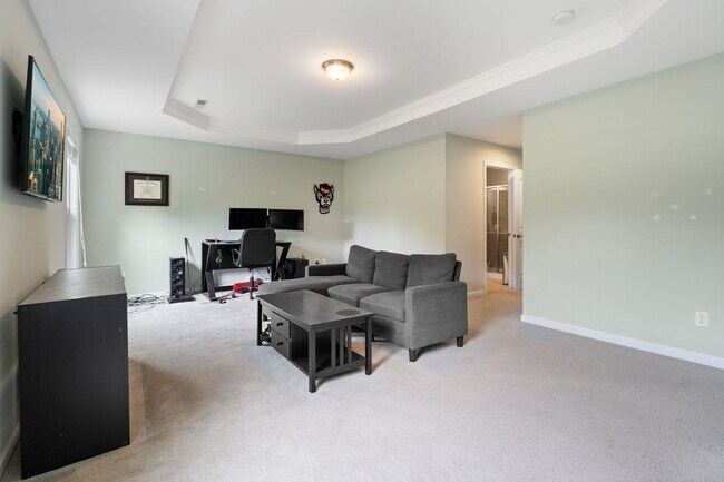 Building Photo - 3-Bedroom Townhome Available Eary July!