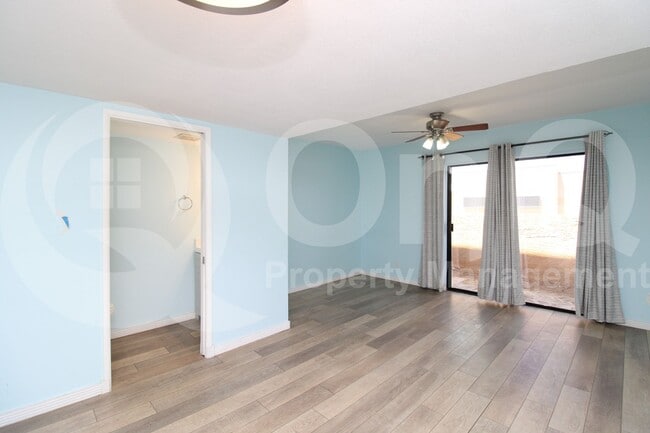 Building Photo - 2049 W Bloomfield Rd
