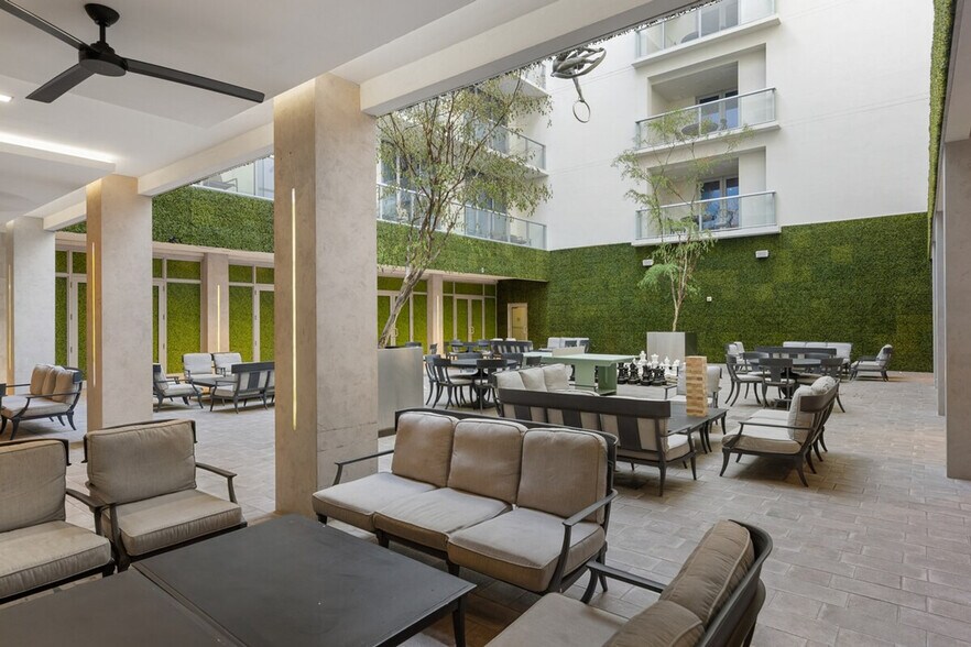 Building Photo - 350 New York St