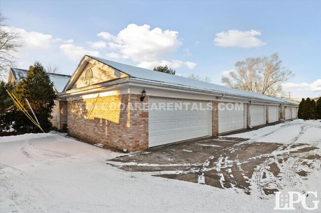 Building Photo - 2609 Valley Brook Dr