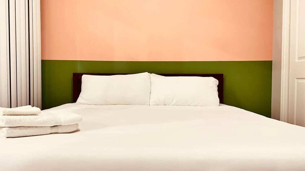 Building Photo - 951 W Huron St