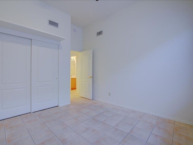 Building Photo - Beautiful 2-Bedroom, 2-Bath Home with Community Pool