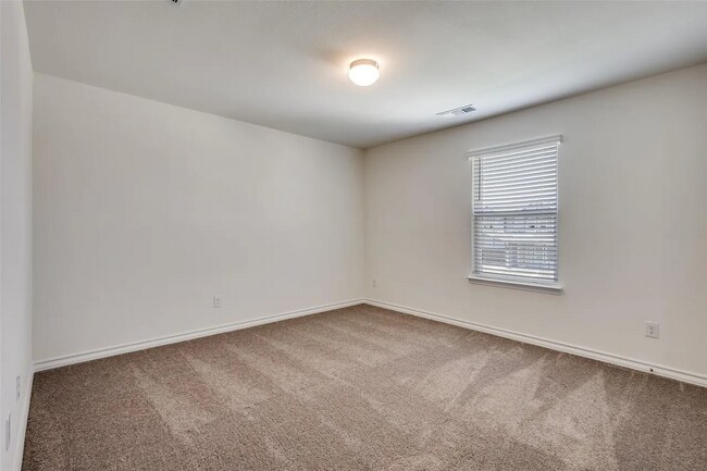 Building Photo - 749 Windsor Dr