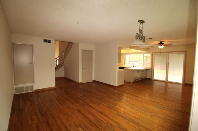 Building Photo - Spacious Corner Lot Home in Desirable Vent...