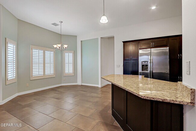 Building Photo - 308 S Manzanita Dr