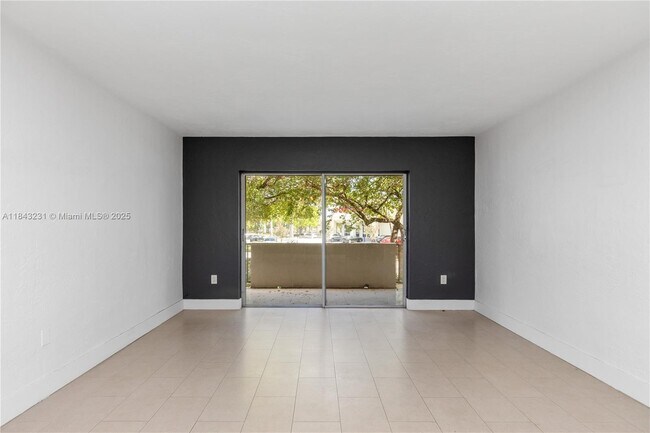 Building Photo - 6890 N Kendall Dr