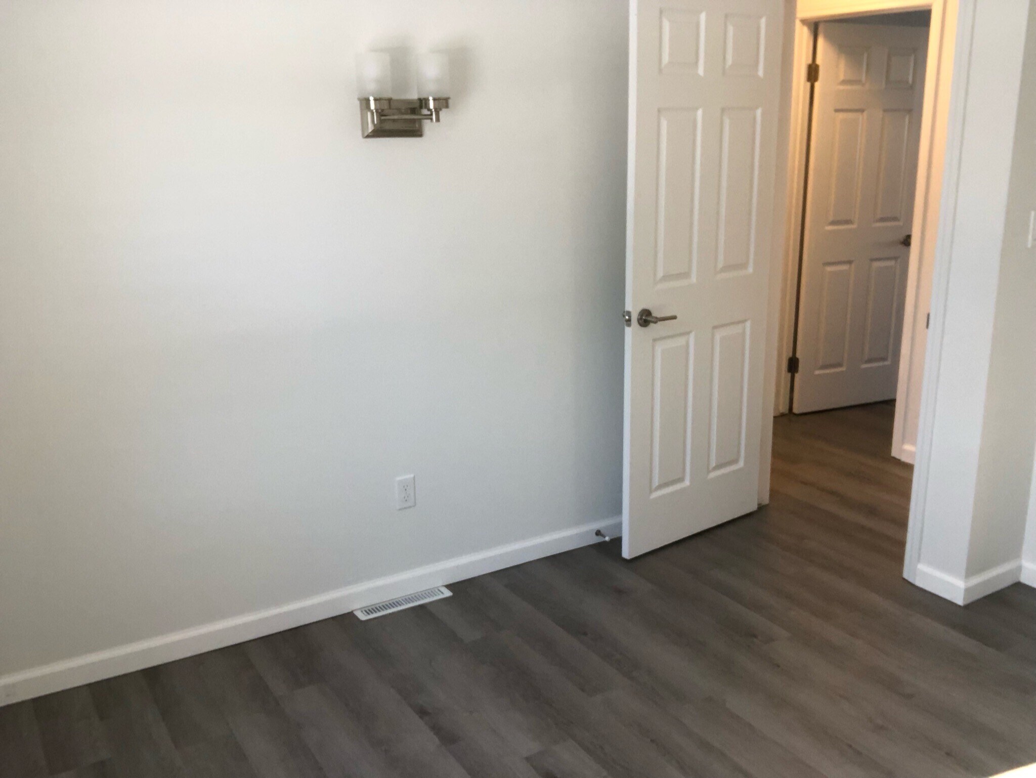 Secondary bedroom - 806 Northlawn St NE