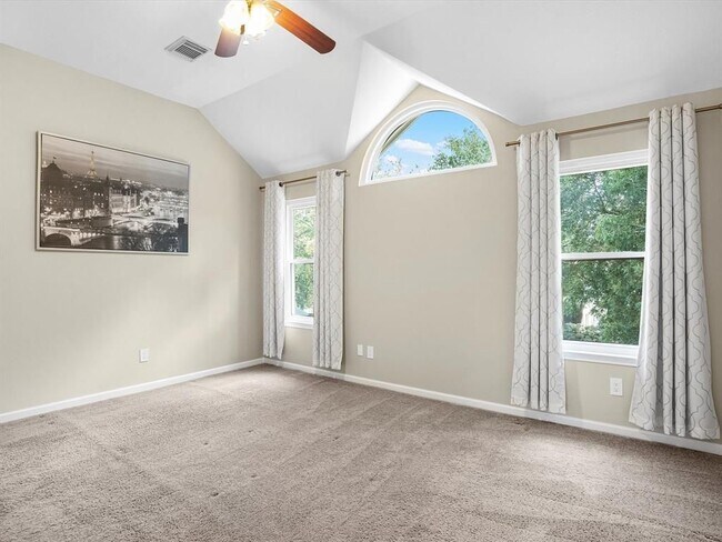 Building Photo - 9707 Green Valley Ln