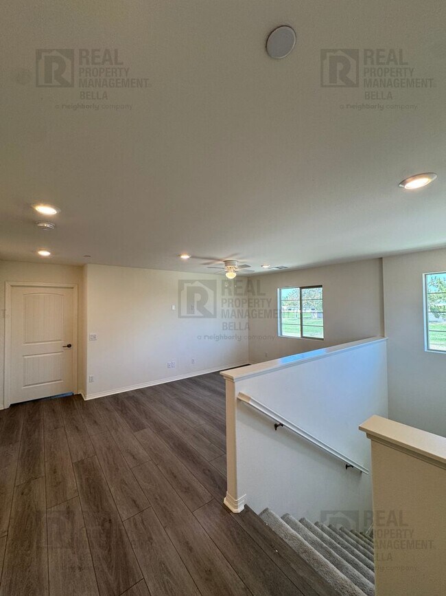 Building Photo - Cul-De-Sac Home in Heritage Lake Featuring Downstairs Bedroom & Bath + Loft